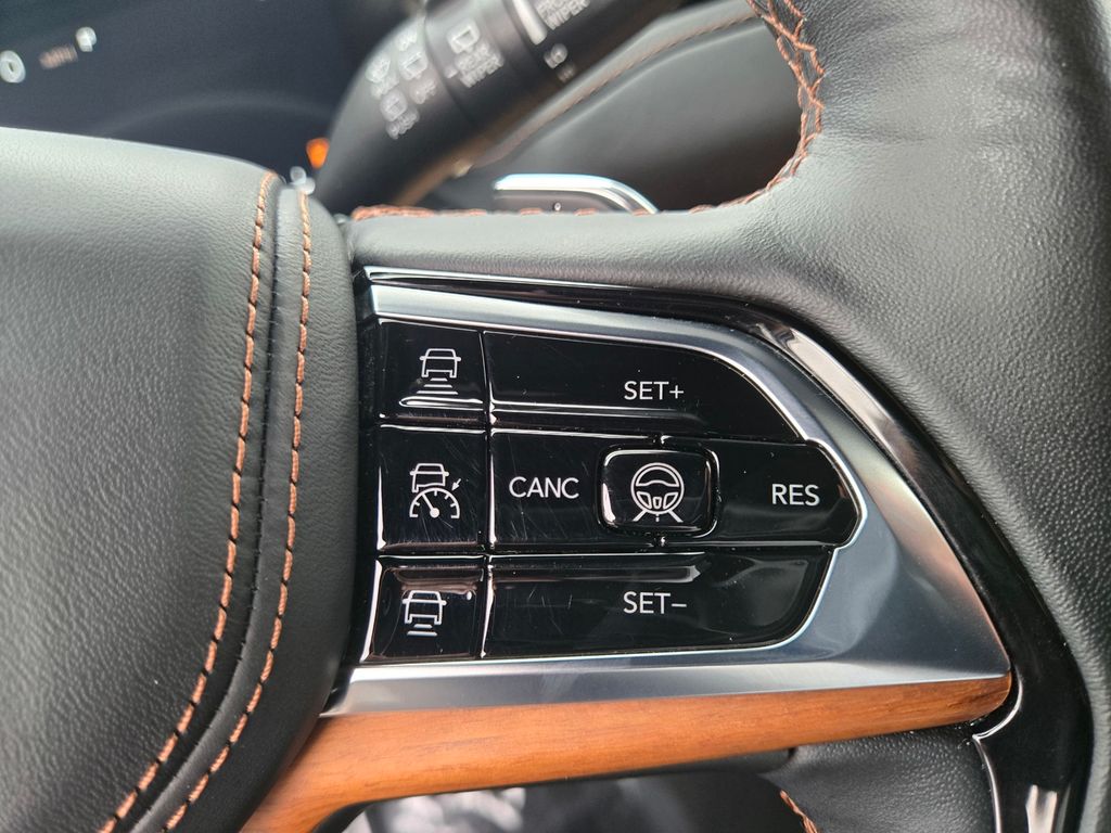 Vehicle image 19 of 25