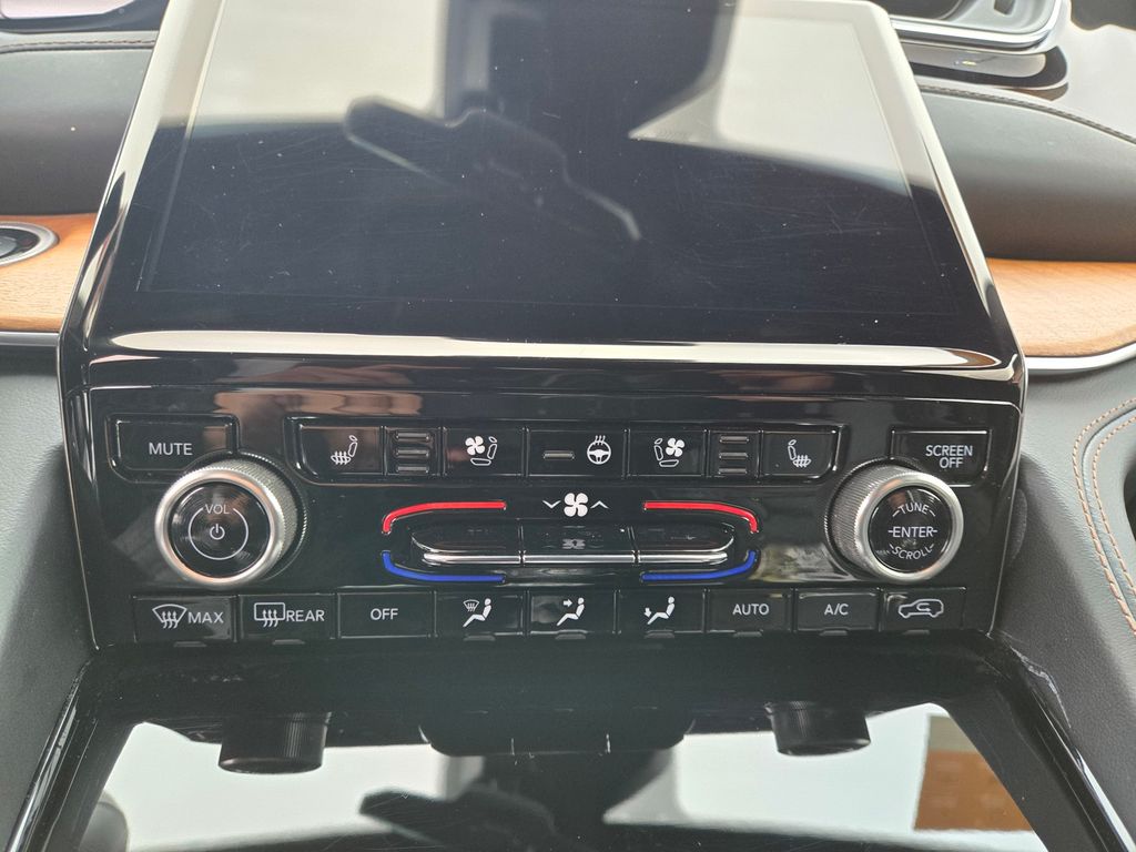 Vehicle image 16 of 25