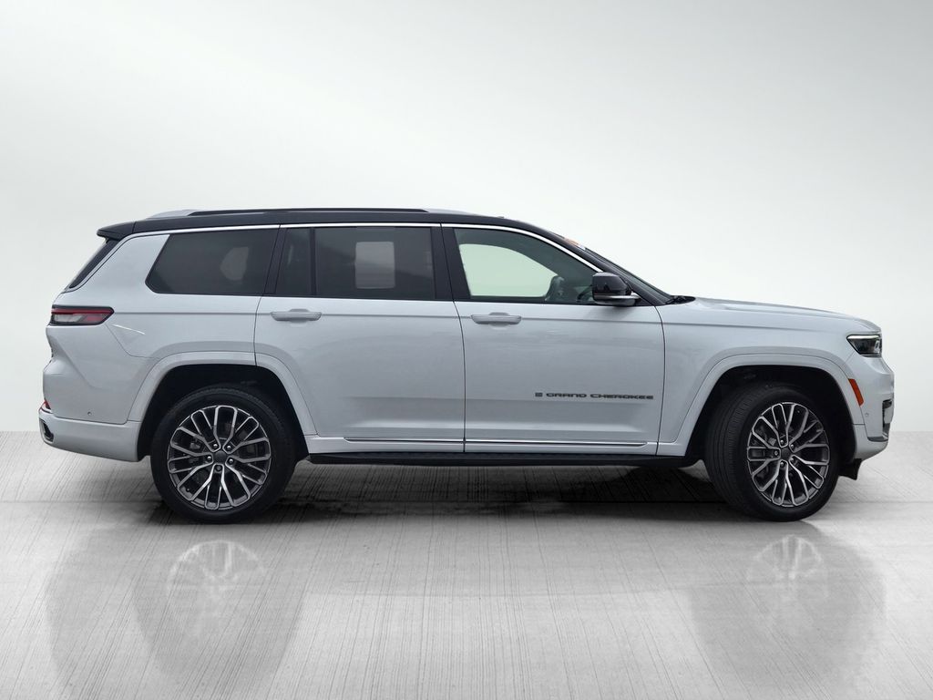 Vehicle image 4 of 25