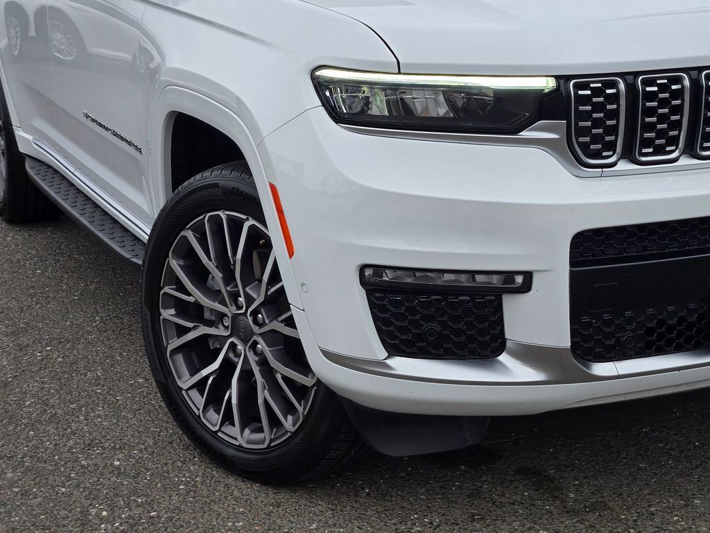 Vehicle image 22 of 25