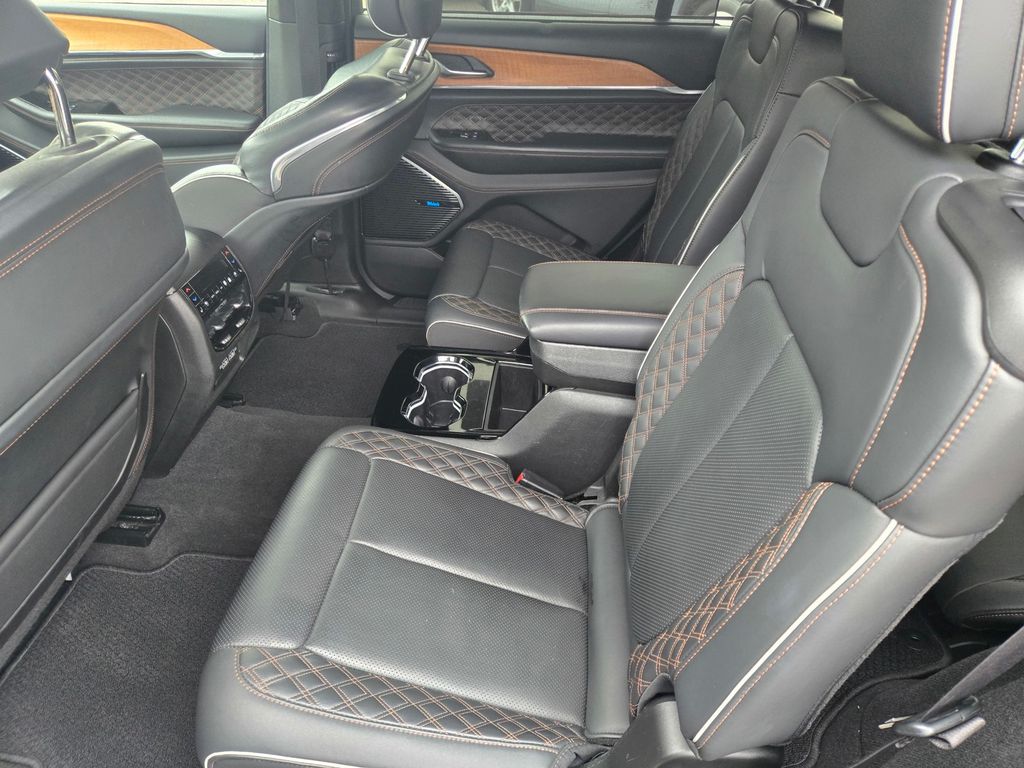 Vehicle image 11 of 25