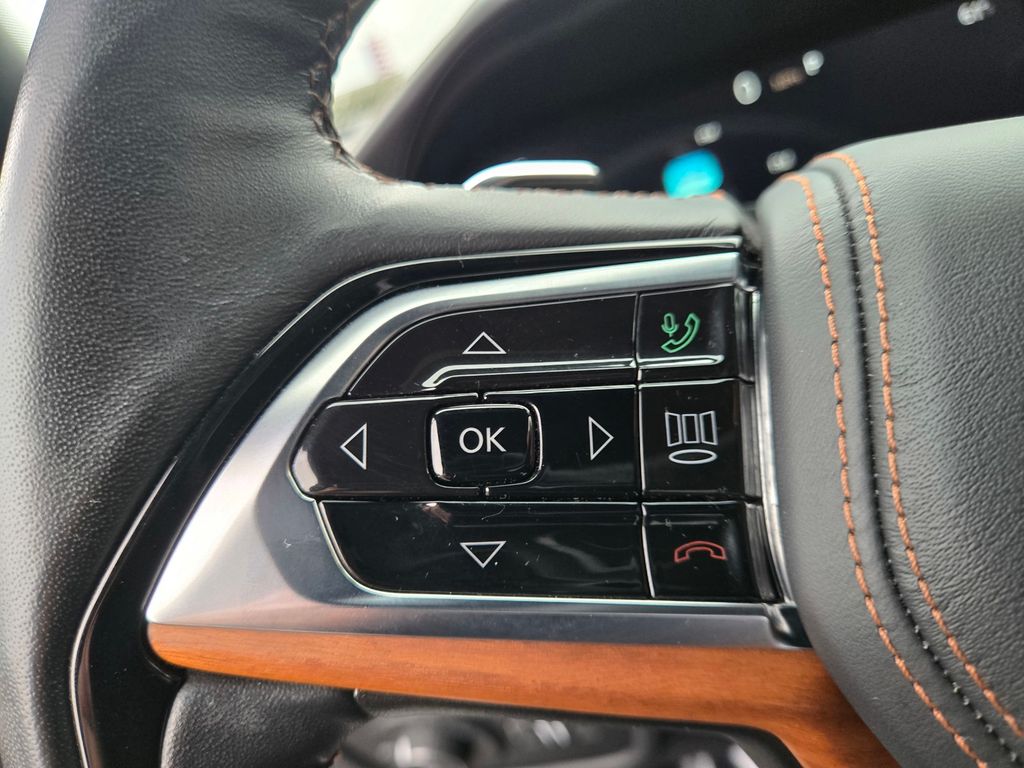 Vehicle image 20 of 25