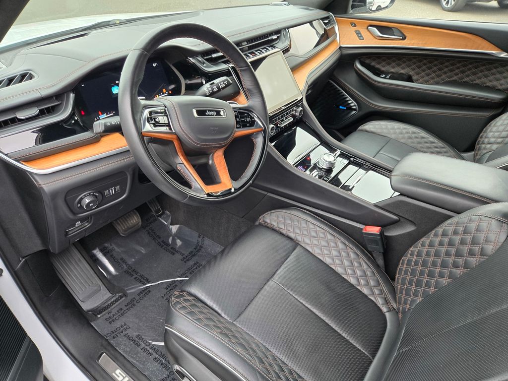 Vehicle image 13 of 25