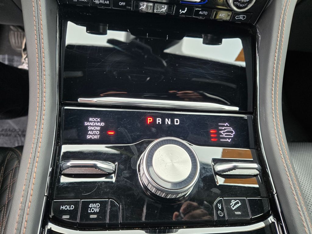 Vehicle image 24 of 25
