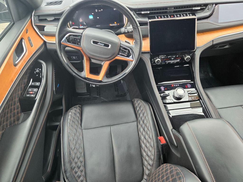 Vehicle image 14 of 25