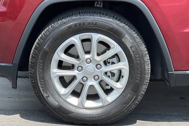 Vehicle image 27 of 30