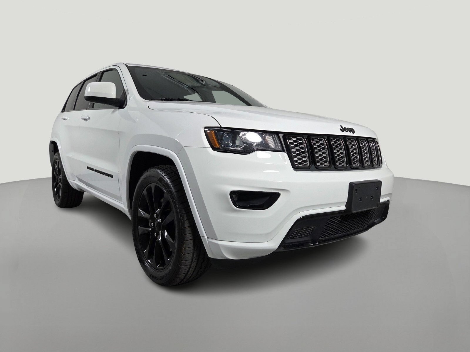 2022 Jeep Grand Cherokee WK Laredo X Image 3 of 26