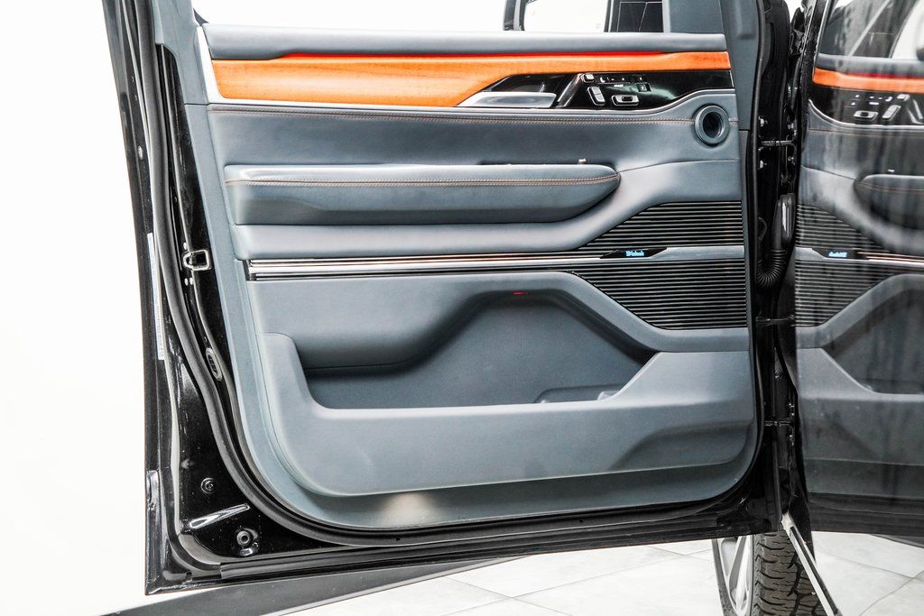 2022 Jeep Grand Wagoneer Series II Image 31 of 49