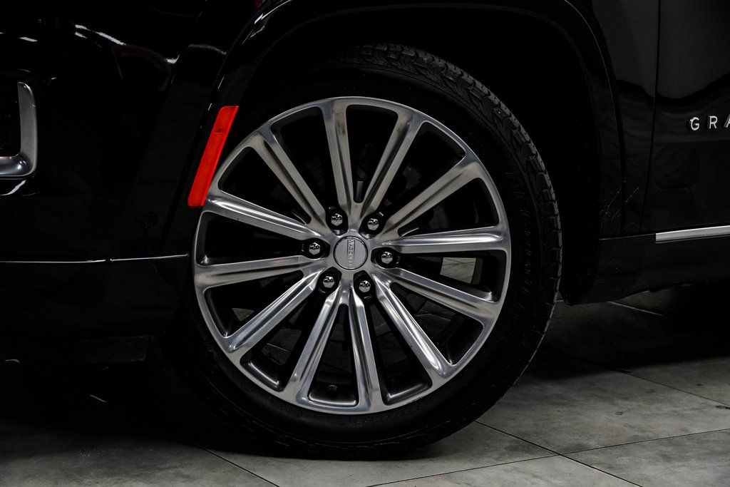 2022 Jeep Grand Wagoneer Series II Image 9 of 49