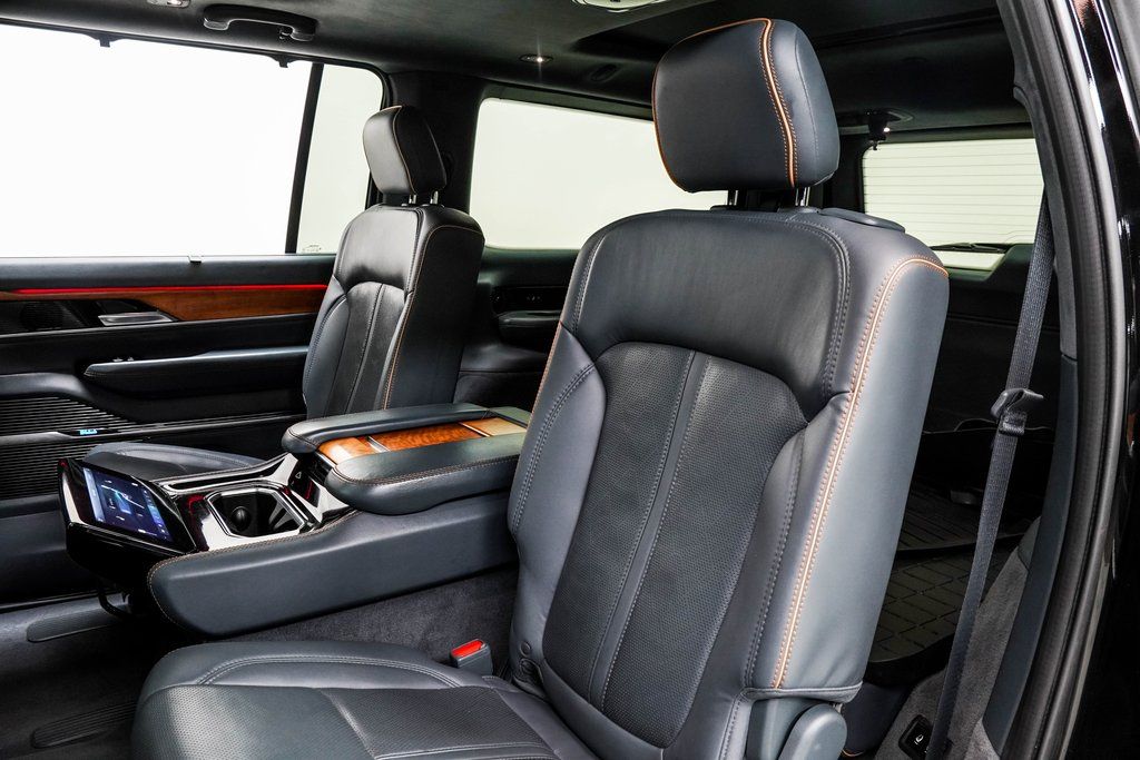 2022 Jeep Grand Wagoneer Series II Image 10 of 49