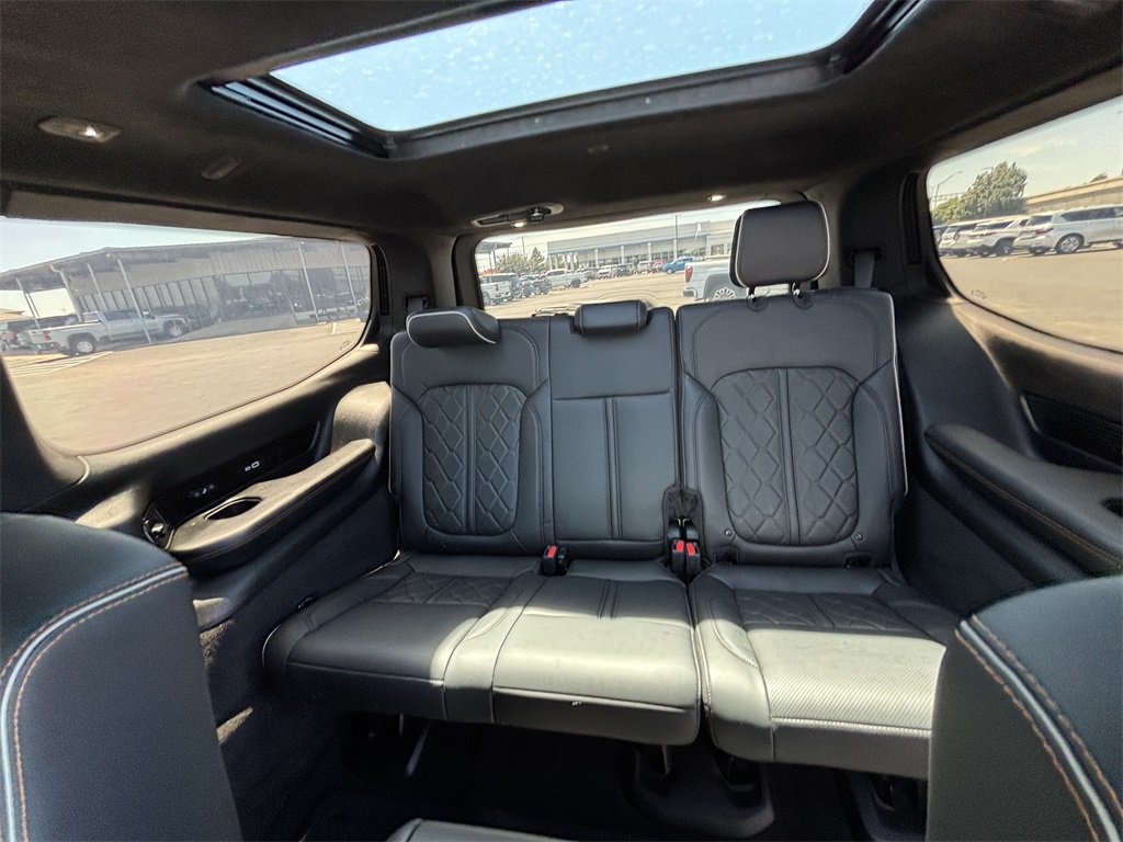 Vehicle image 36 of 40