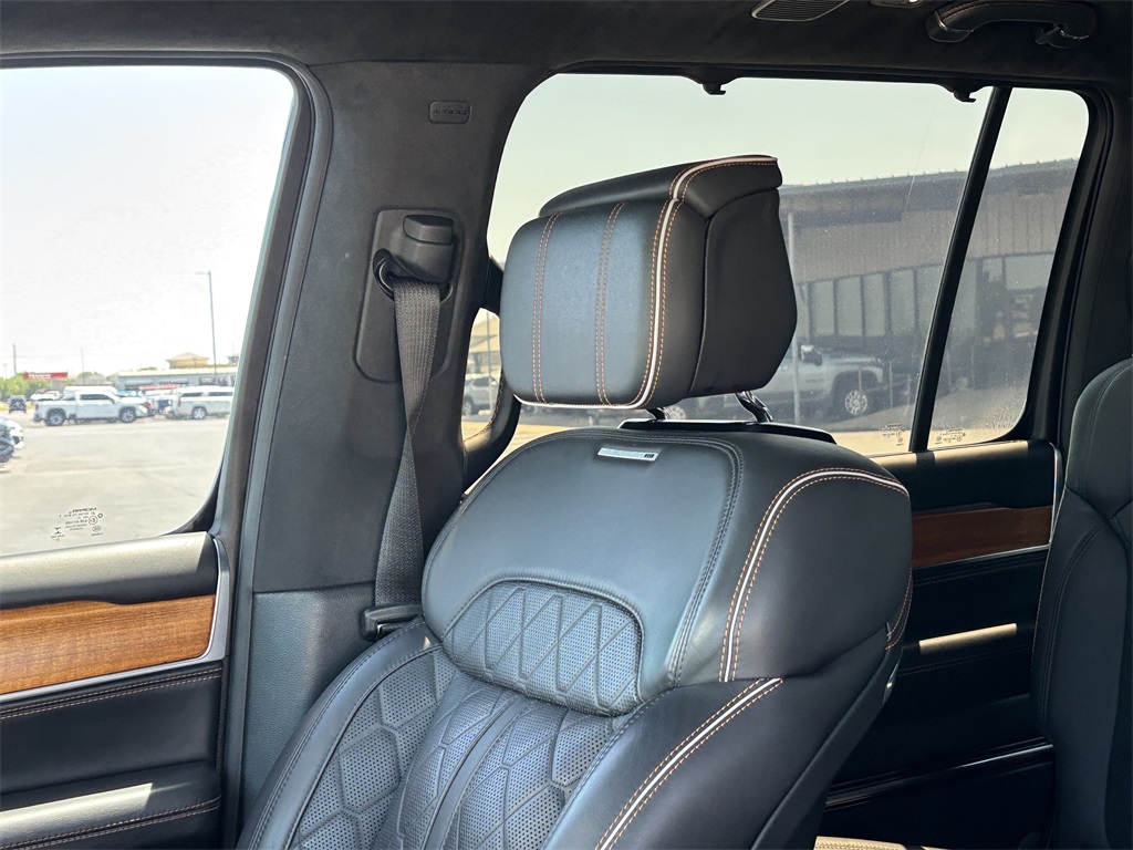 Vehicle image 14 of 40