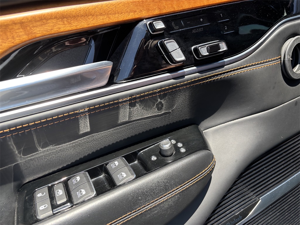 Vehicle image 26 of 40