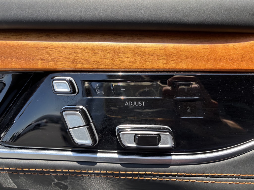 Vehicle image 27 of 40