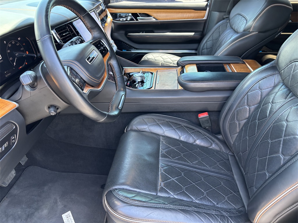 Vehicle image 10 of 40