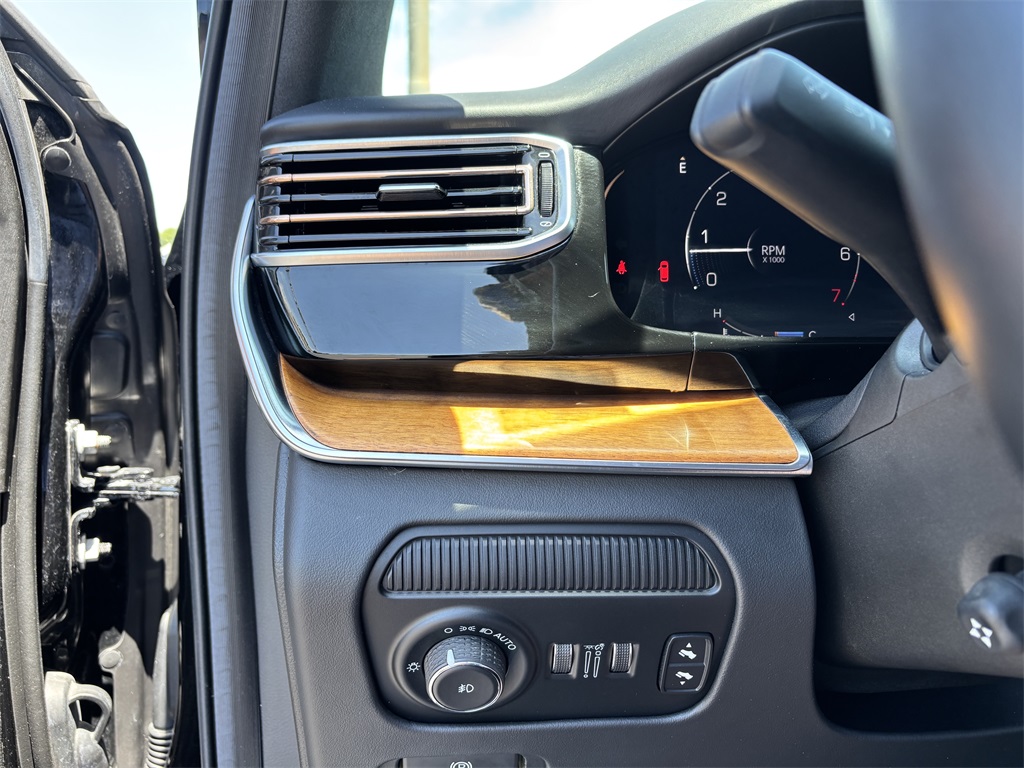 Vehicle image 24 of 40