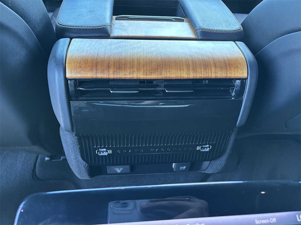 Vehicle image 31 of 40