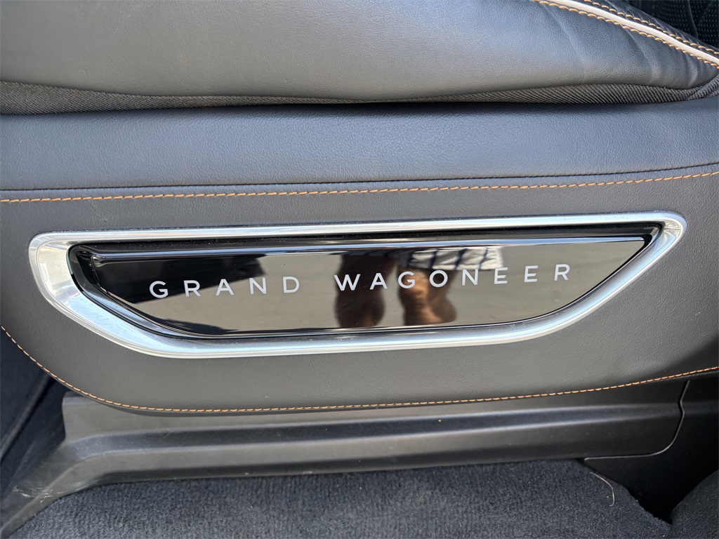 Vehicle image 28 of 40