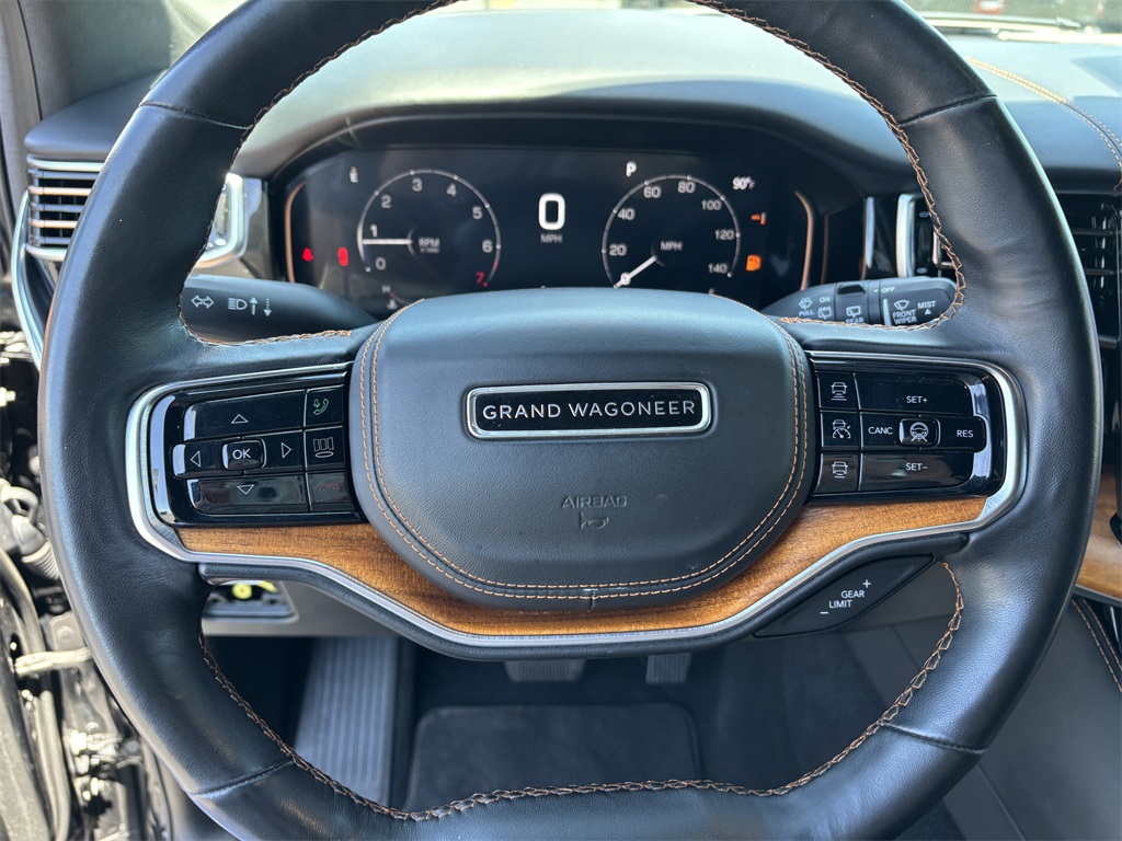Vehicle image 16 of 40