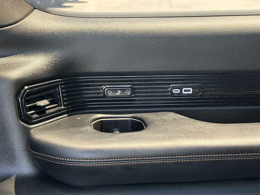 Vehicle image 39 of 40