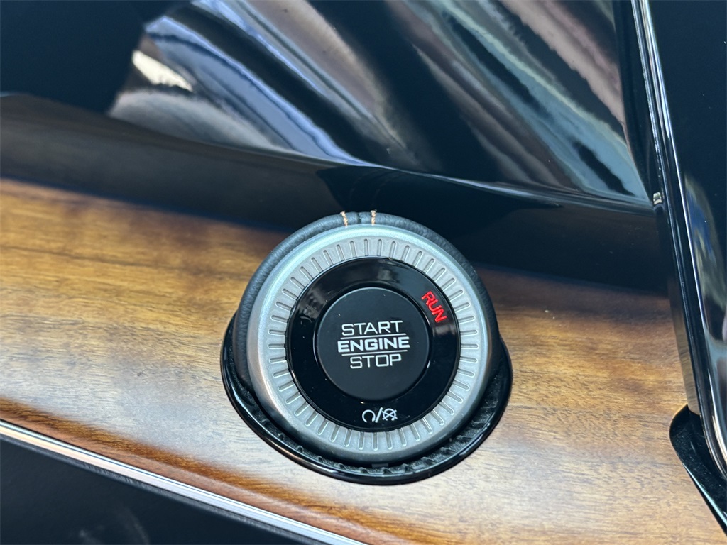 Vehicle image 23 of 40