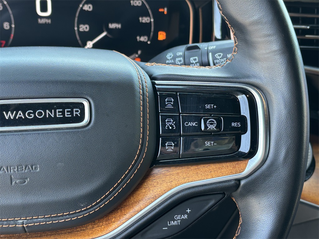 Vehicle image 17 of 40