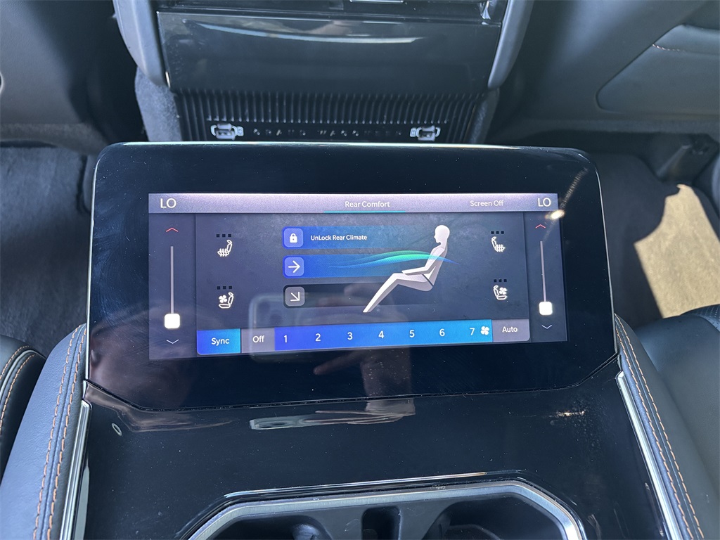 Vehicle image 32 of 40