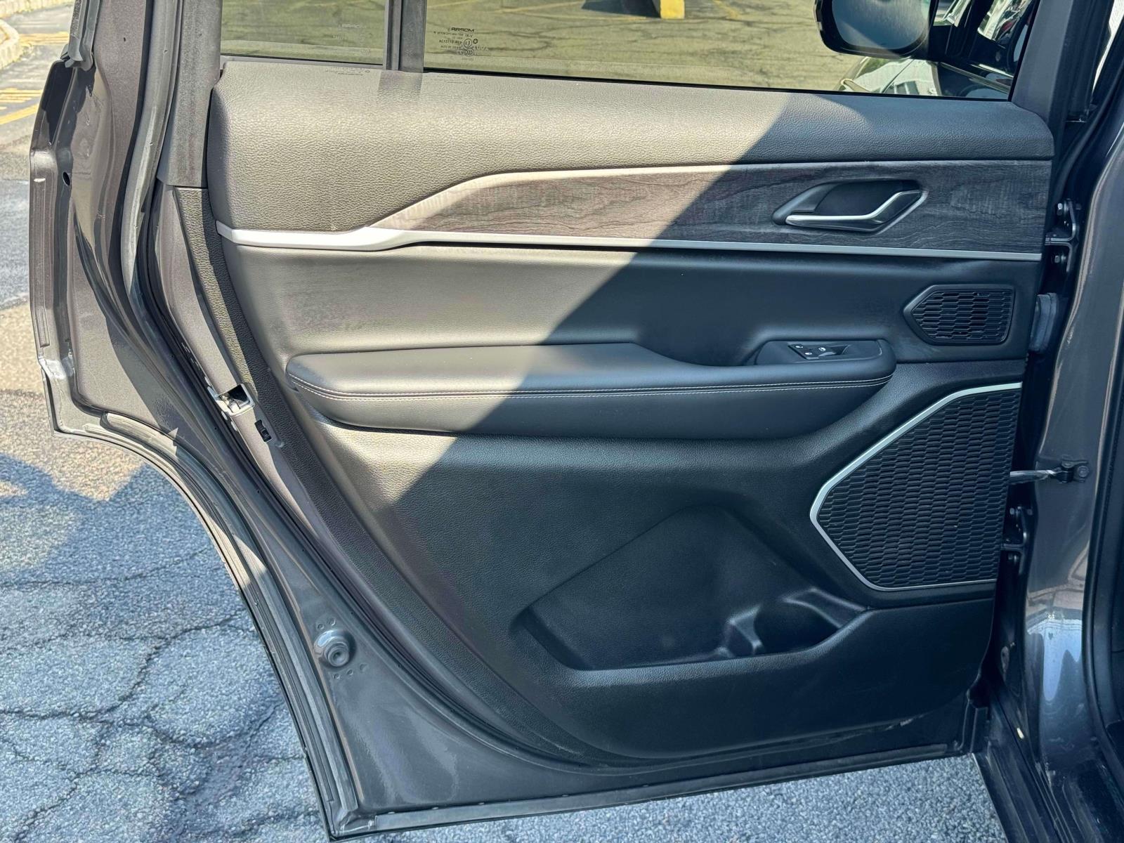 Vehicle image 20 of 38