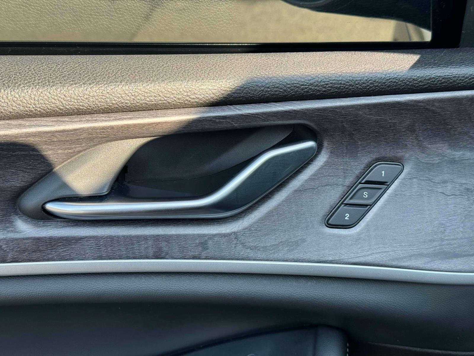 Vehicle image 37 of 38