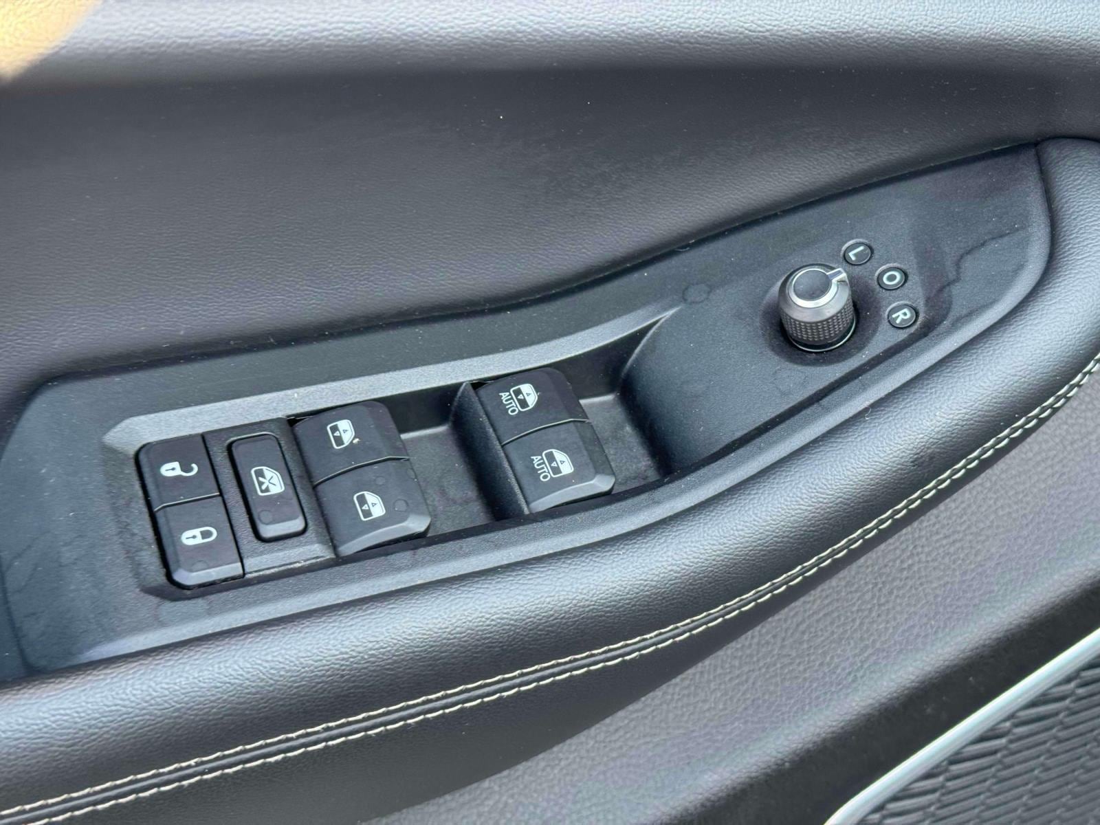 Vehicle image 29 of 38