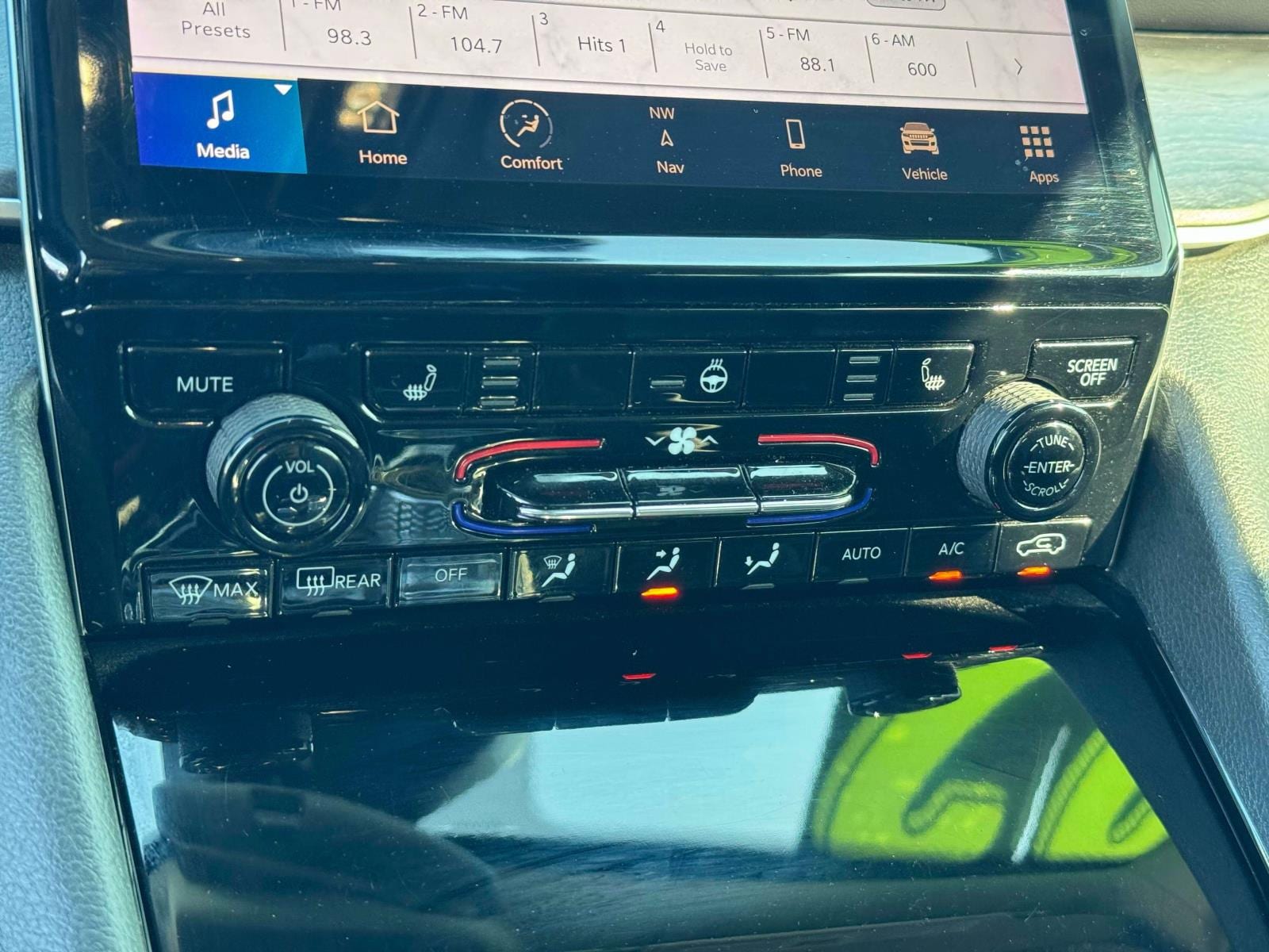 Vehicle image 17 of 38