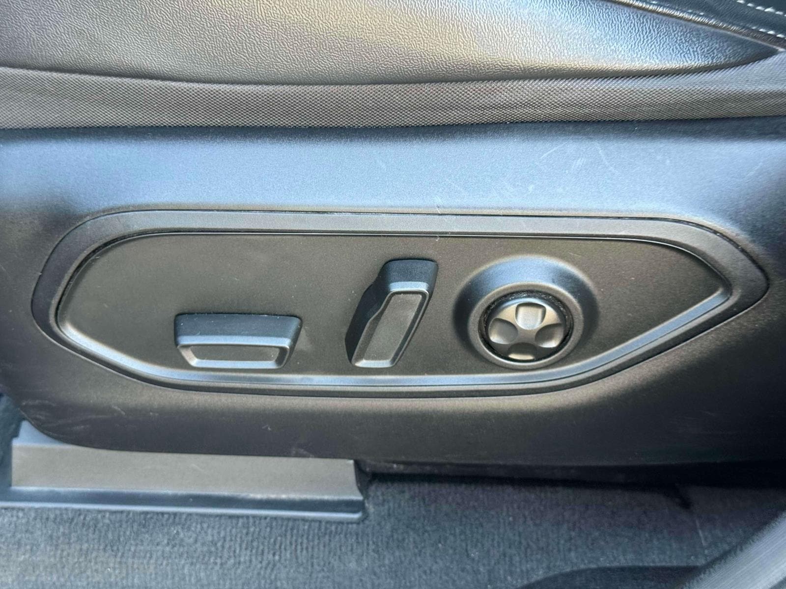 Vehicle image 22 of 38