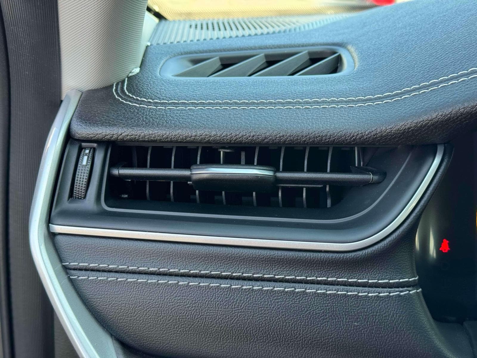 Vehicle image 24 of 38