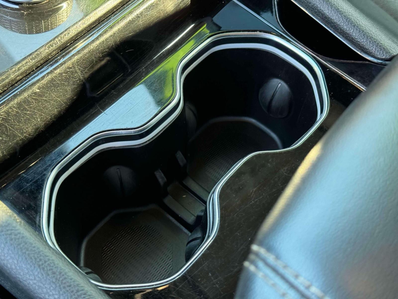 Vehicle image 32 of 38