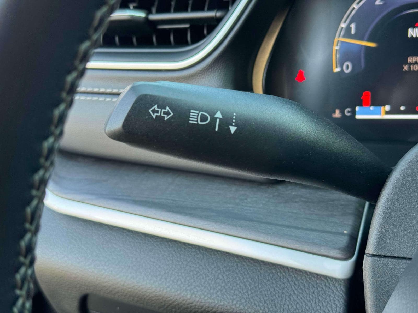 Vehicle image 33 of 38