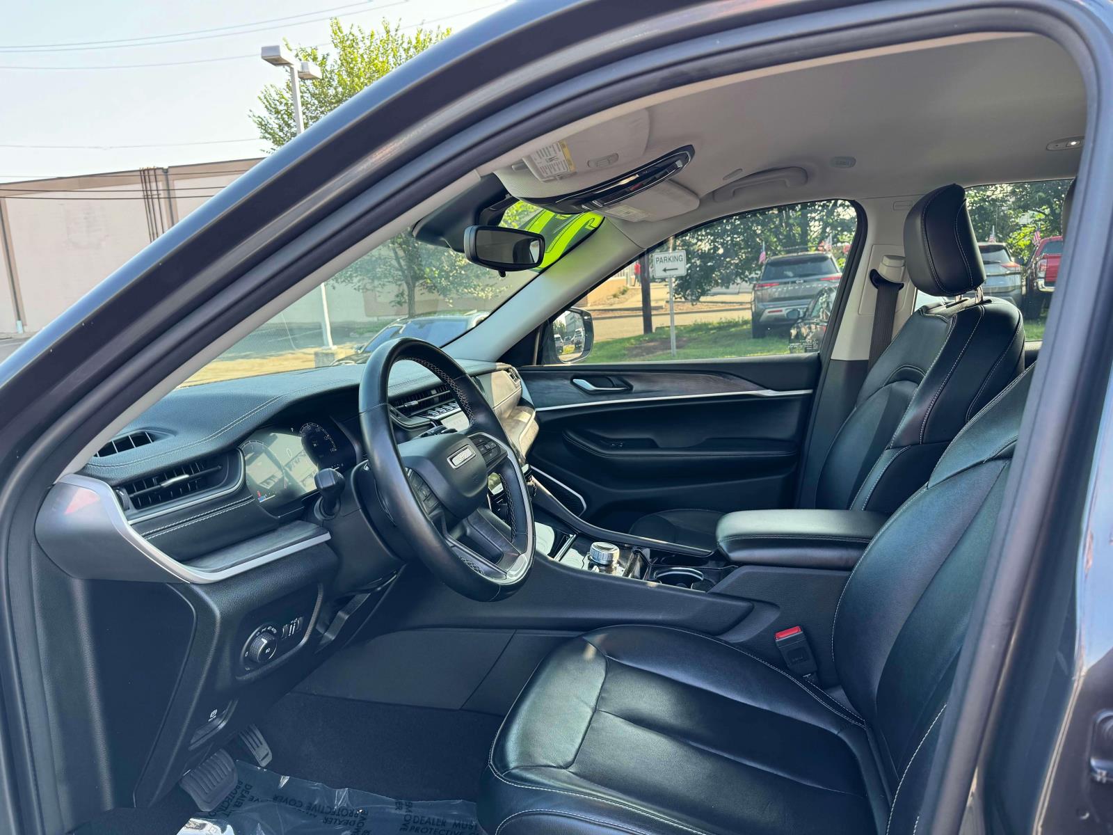 Vehicle image 11 of 38