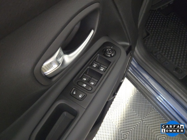 Vehicle image 13 of 23