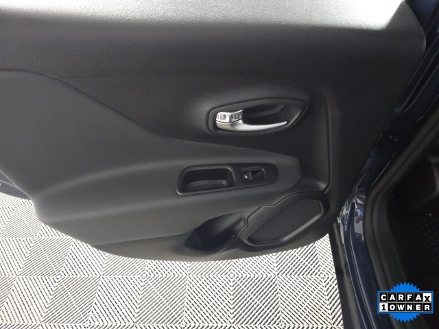 Vehicle image 10 of 23