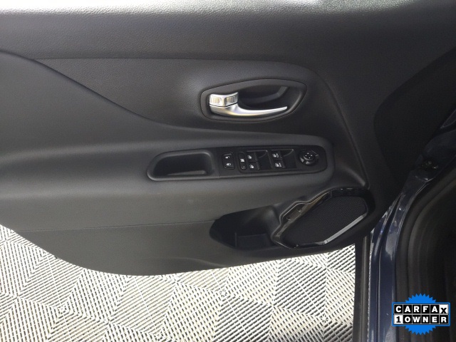 Vehicle image 12 of 23