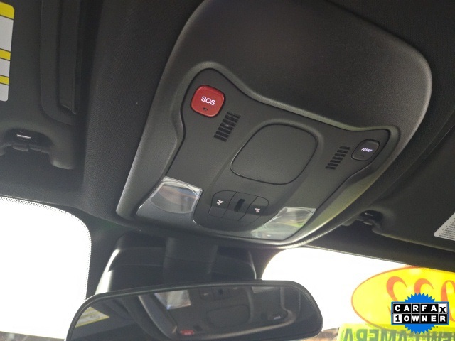 Vehicle image 21 of 23