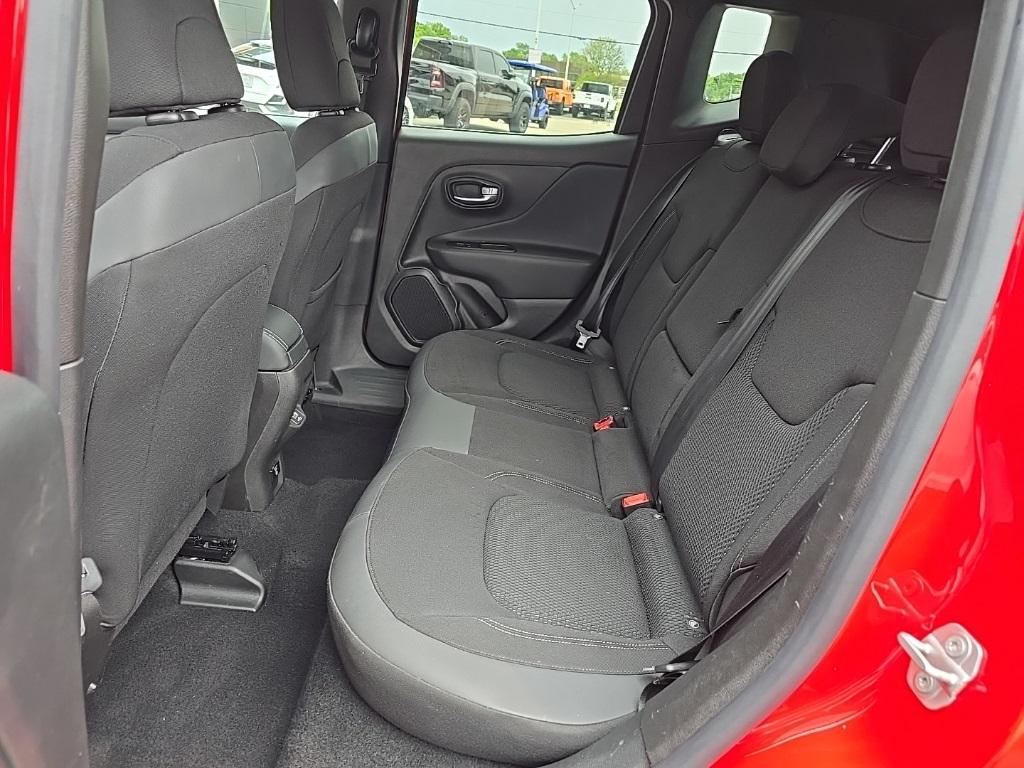 Vehicle image 7 of 22