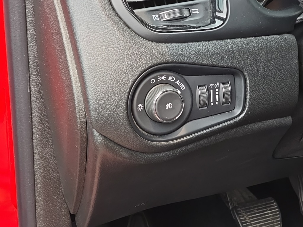 Vehicle image 9 of 22