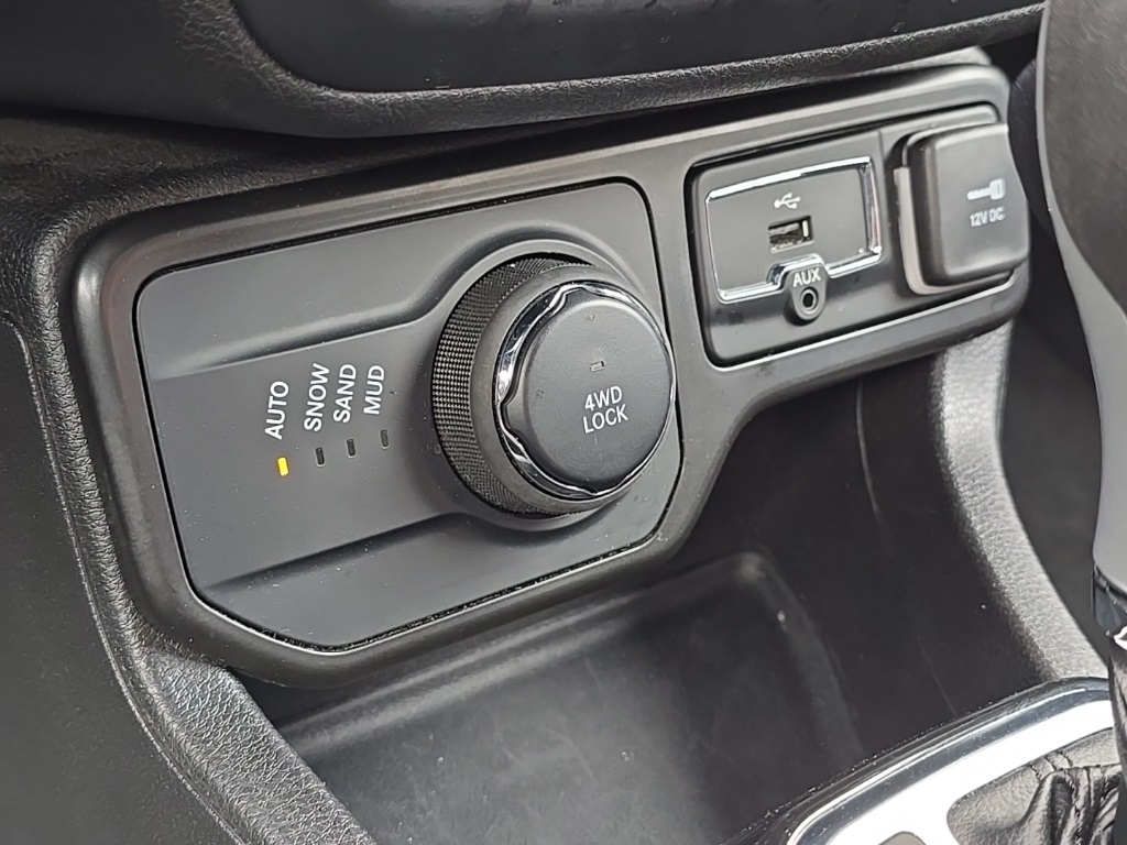 Vehicle image 18 of 22