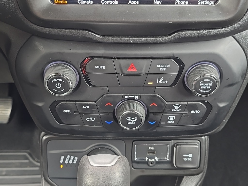 Vehicle image 17 of 22