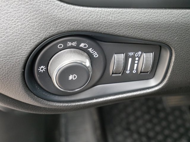 Vehicle image 22 of 27