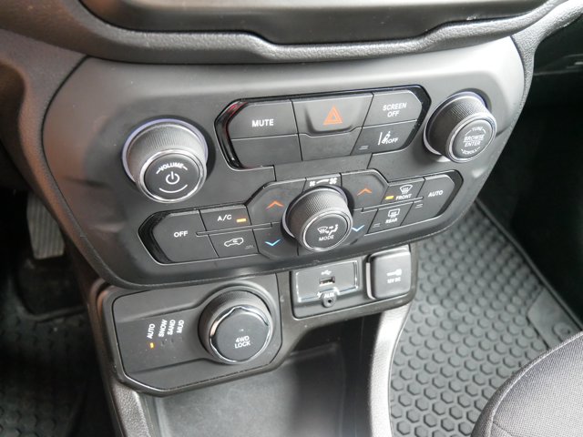 Vehicle image 21 of 27