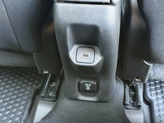 Vehicle image 27 of 35