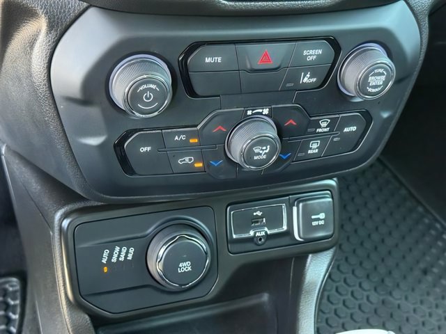 Vehicle image 17 of 35