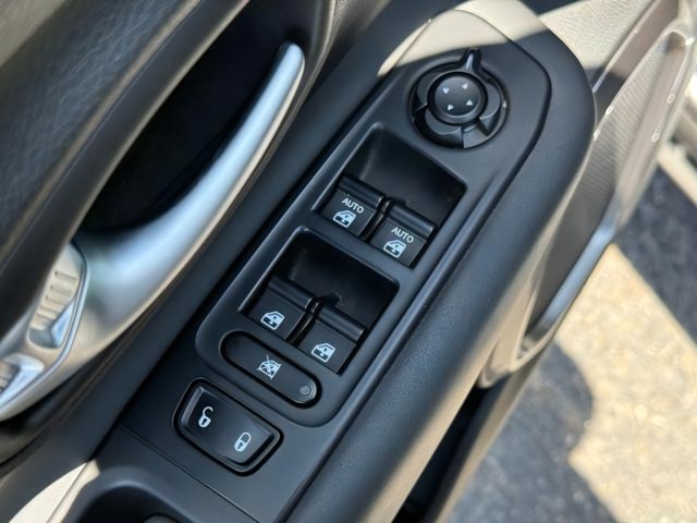 Vehicle image 22 of 35