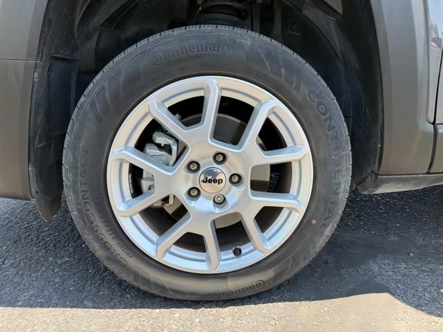 Vehicle image 33 of 35